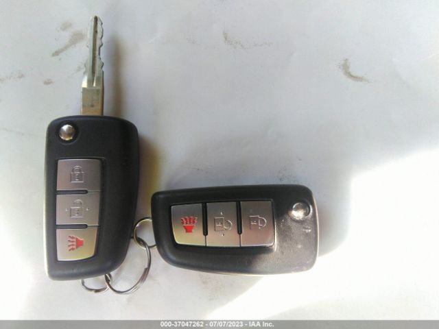 JN1BJ1CR1JW268837 Nissan Rogue Sport S