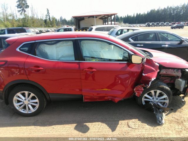 JN1BJ1CR1JW268837 Nissan Rogue Sport S