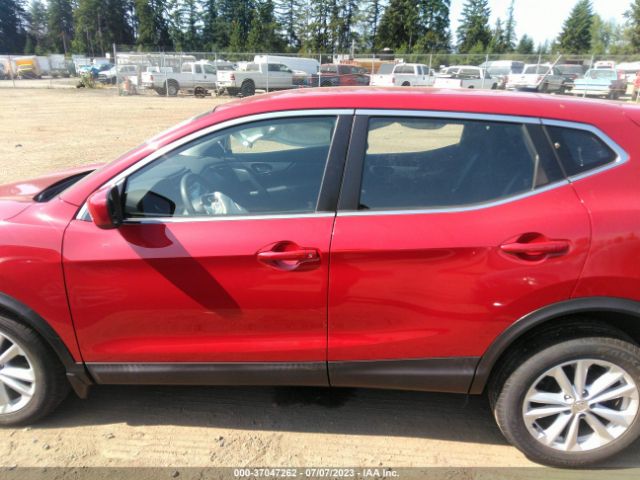JN1BJ1CR1JW268837 Nissan Rogue Sport S