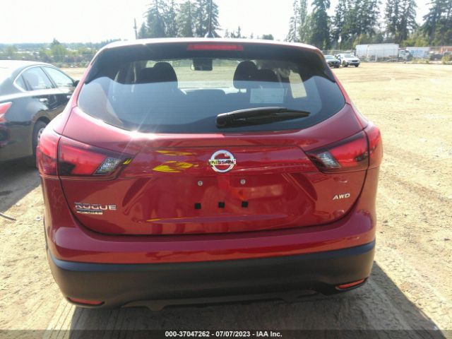 JN1BJ1CR1JW268837 Nissan Rogue Sport S