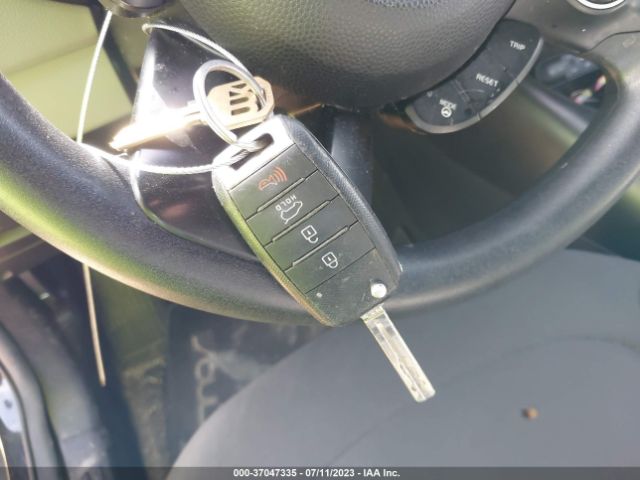 KNDJN2A21G7367766 KIA Soul Base