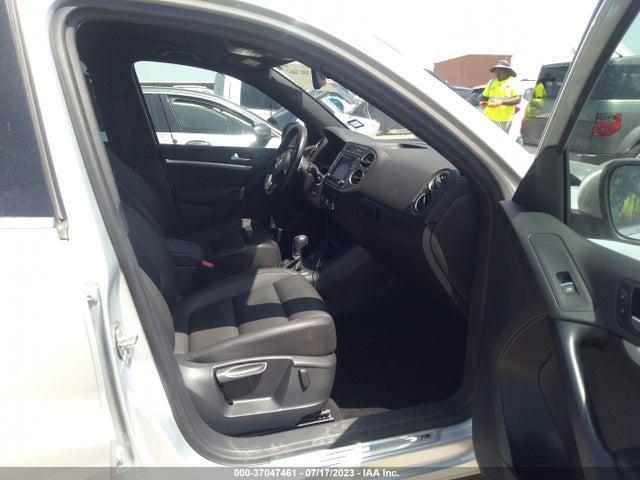 WVGAV7AXXGW503595 Volkswagen Tiguan R-line