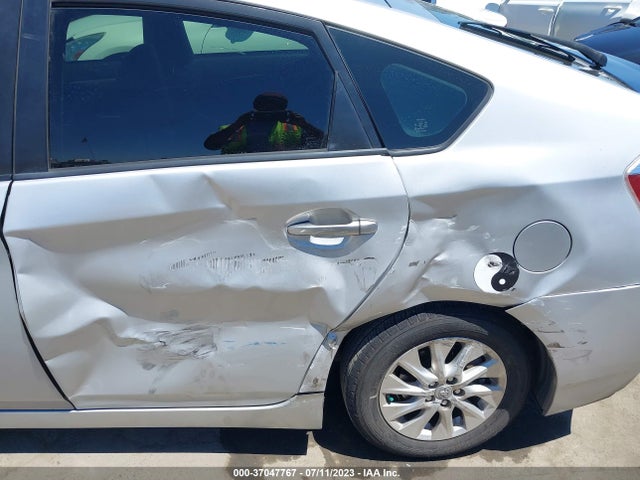 Toyota PRIUS PLUG-IN 2015 JTDKN3DP7F3067270 Image 6