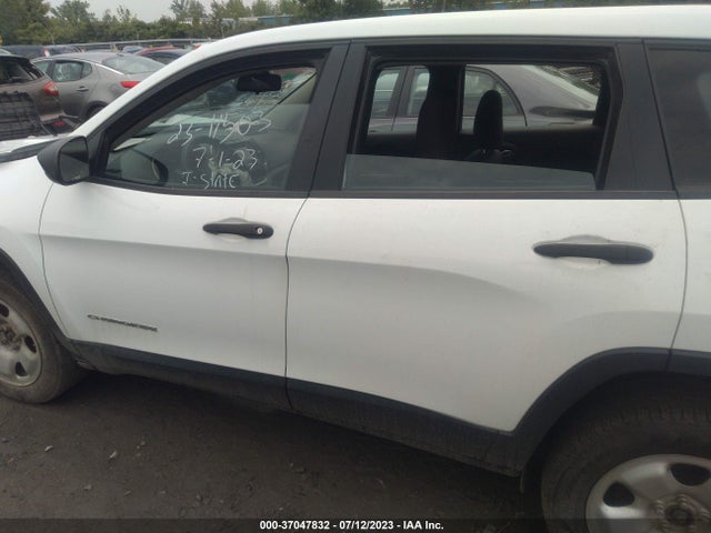 1C4PJMAB4GW263974 Jeep Cherokee Sport