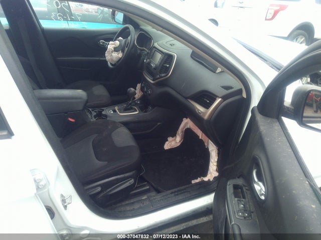 1C4PJMAB4GW263974 Jeep Cherokee Sport