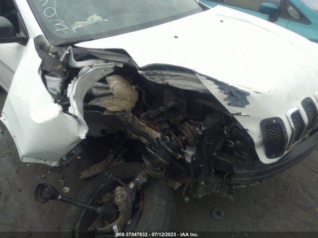 1C4PJMAB4GW263974 Jeep Cherokee Sport