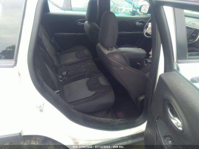 1C4PJMAB4GW263974 Jeep Cherokee Sport