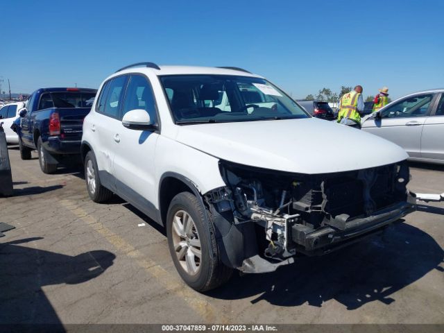 2017 WVGAV7AX4HK028034 main image