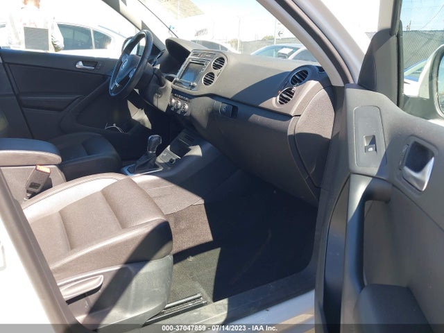 WVGAV7AX4HK028034 Volkswagen TIGUAN