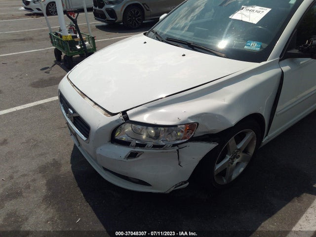 2008 VOLVO S40 2.4L VIN: YV1MS382582399582