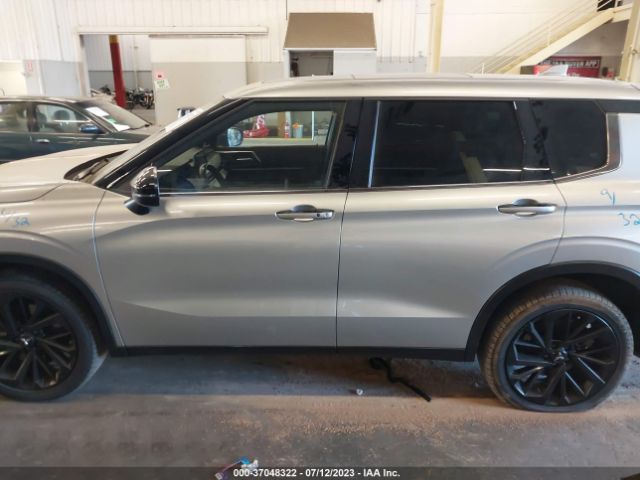 JA4J4UA89NZ069464 Mitsubishi Outlander Se