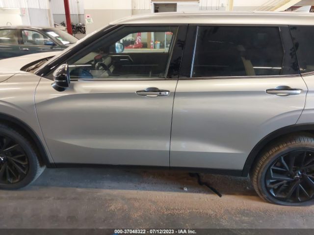 JA4J4UA89NZ069464 Mitsubishi Outlander Se
