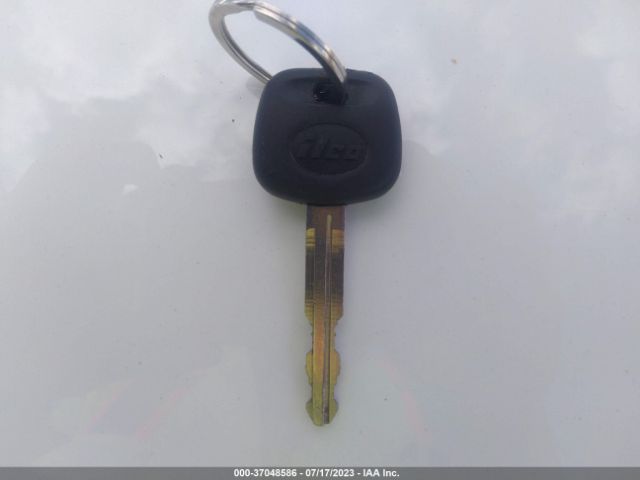 2T1BURHE8KC214776 Toyota COROLLA LE