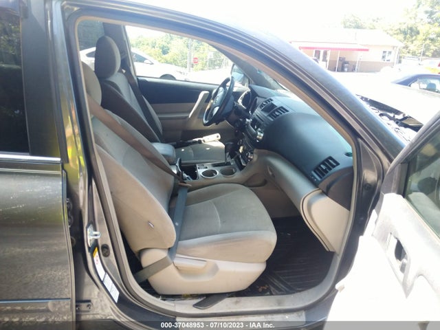 2011 TOYOTA HIGHLANDER BASE/SE VIN: 5TDBK3EH4BS074749