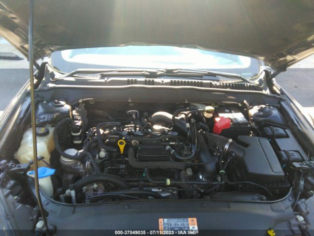 1FA6P0HD2F5117402 Ford FUSION SE