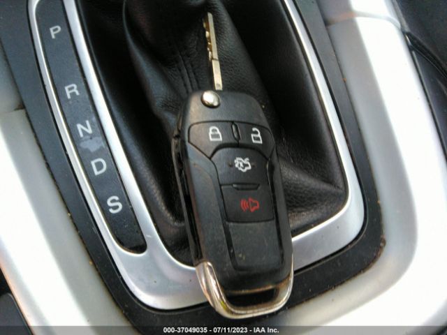 1FA6P0HD2F5117402 Ford FUSION SE