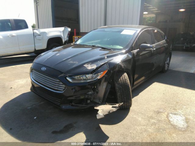 1FA6P0HD2F5117402 Ford FUSION SE