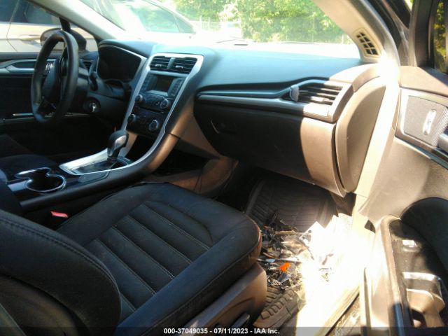 1FA6P0HD2F5117402 Ford FUSION SE
