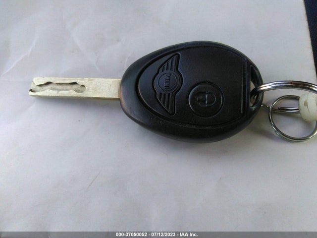 2003 MINI COOPER HARDTOP VIN: WMWRC33443TC46955
