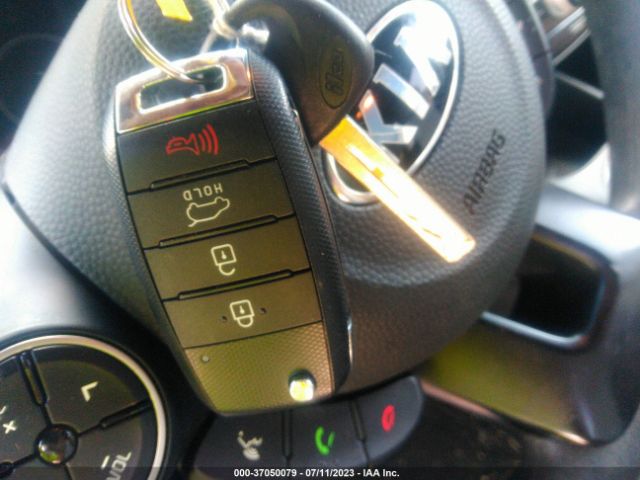 KNDJN2A27K7670818 KIA Soul Base