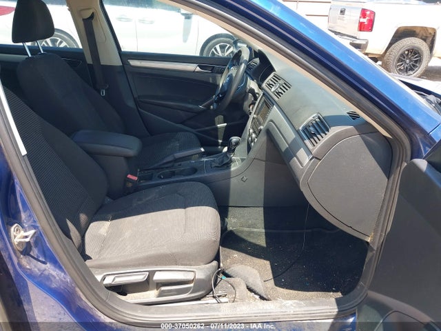 1VWAS7A33GC008020 Volkswagen Passat 1.8t S