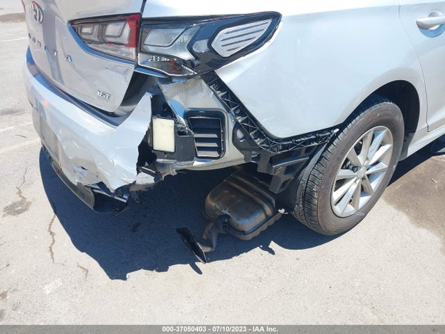 Hyundai SONATA ECO 2018 5NPE24AA2JH715915 Image 13