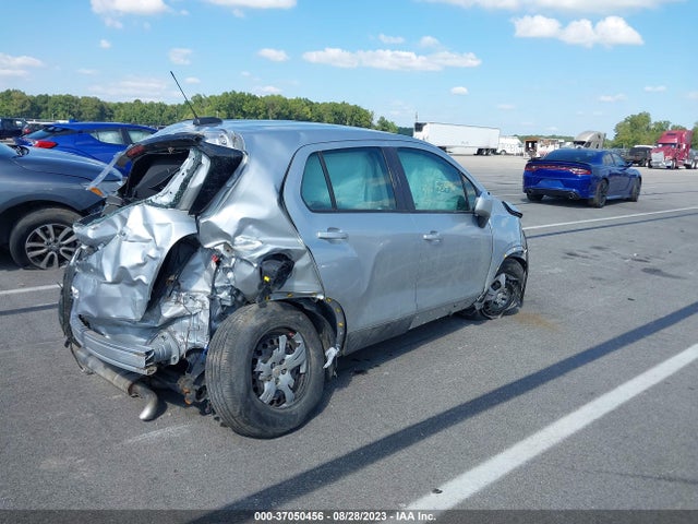 Chevrolet TRAX LS 2018 KL7CJKSB3JB535072 Image 4