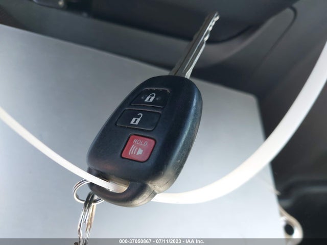 Toyota Prius C One/three/two/four 2014 JTDKDTB3XE1077627 Image 3