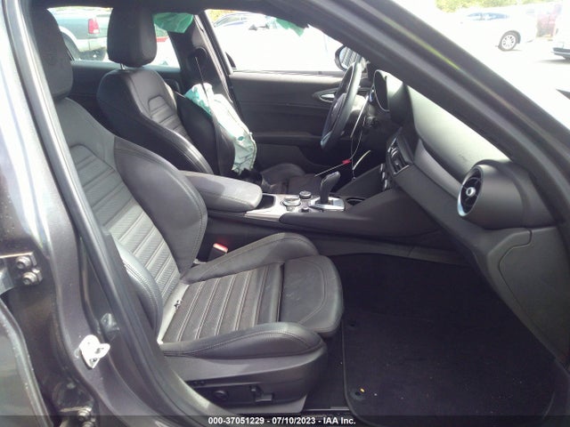 2022 Alfa Romeo Giulia, VIN: ZARFAMBN3N7653577