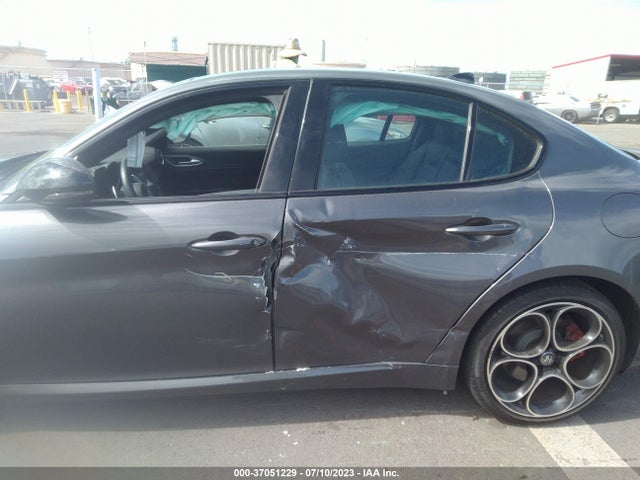 2022 Alfa Romeo Giulia, VIN: ZARFAMBN3N7653577