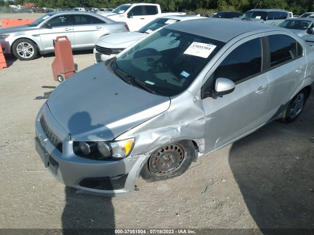 Chevrolet SONIC LS 2015 1G1JA5SH7F4157844 Image 2