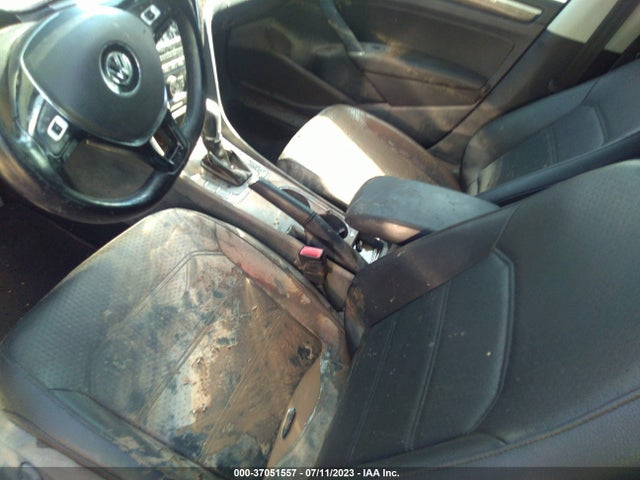 1VWBT7A30GC010826 Volkswagen Passat 1.8t Se