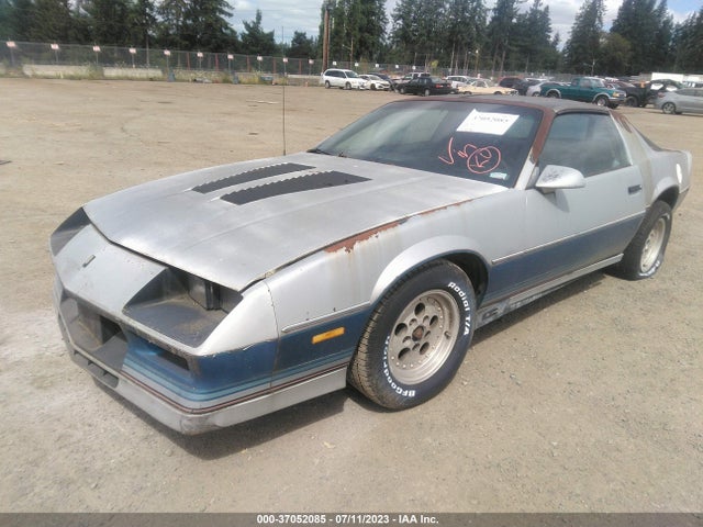 1982 CHEVROLET CAMARO VIN: 1G1AP87H6CL152015