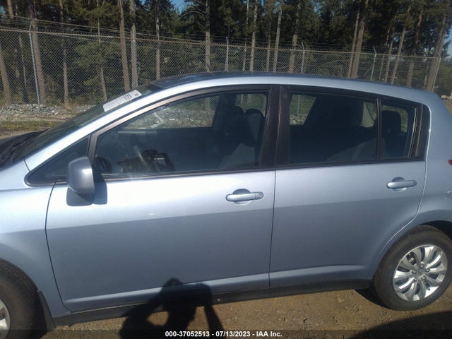 37052513 :رقم المزاد ، 3N1BC1CP7BL443186 vin ، 2011 Nissan Versa 1.8 S مزاد بيع