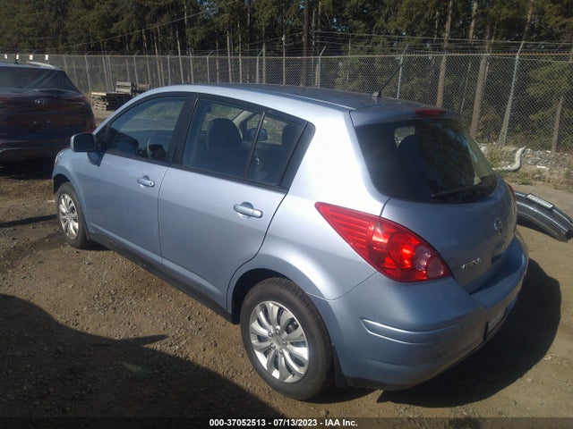 37052513 :رقم المزاد ، 3N1BC1CP7BL443186 vin ، 2011 Nissan Versa 1.8 S مزاد بيع
