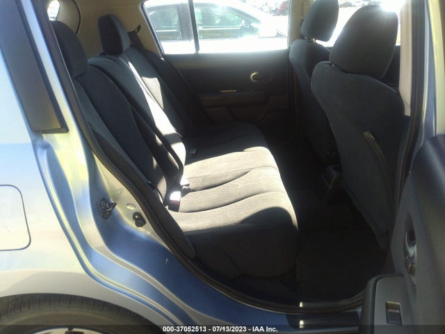 37052513 :رقم المزاد ، 3N1BC1CP7BL443186 vin ، 2011 Nissan Versa 1.8 S مزاد بيع