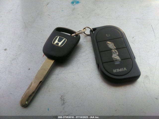 2005 HONDA CIVIC SDN LX VIN: 2HGES165X5H528027