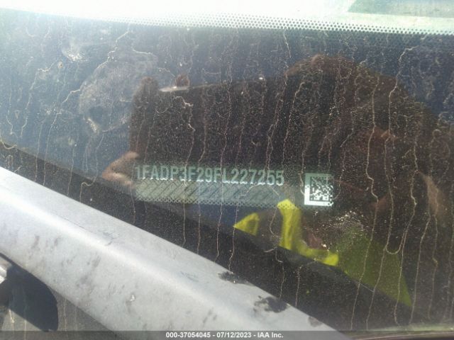1FADP3F29FL227255 Ford FOCUS SE