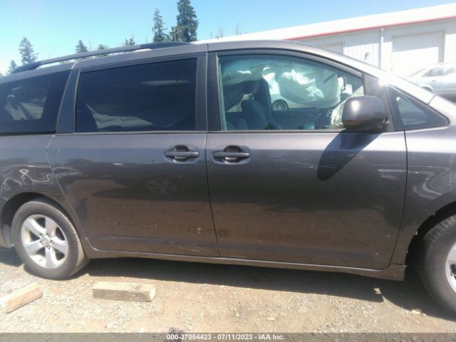 5TDKK3DC0FS578890 Toyota SIENNA LE