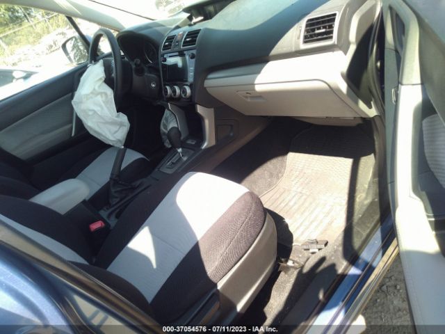 JF2SJAEC7JH560262 Subaru Forester Premium