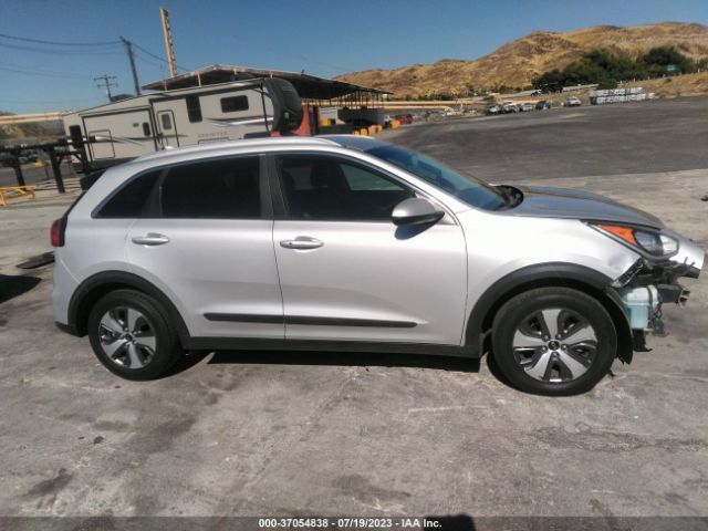 KNDCB3LC6J5209987 KIA NIRO LX