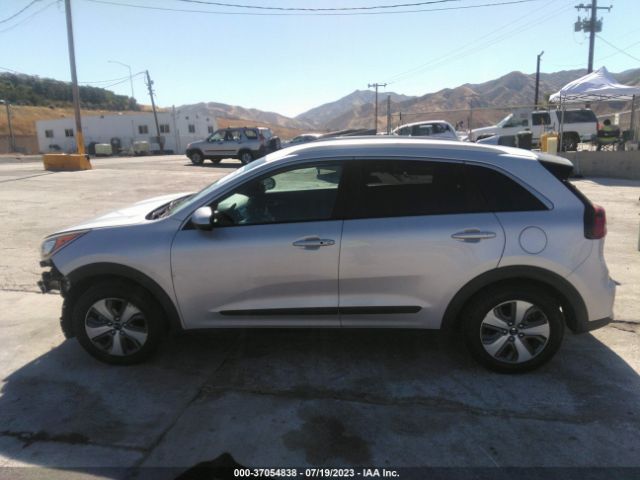 KNDCB3LC6J5209987 KIA NIRO LX