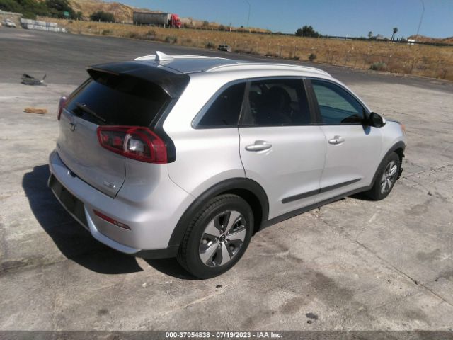 KNDCB3LC6J5209987 KIA NIRO LX