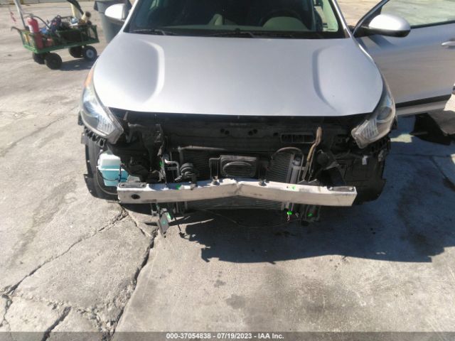 KNDCB3LC6J5209987 KIA NIRO LX
