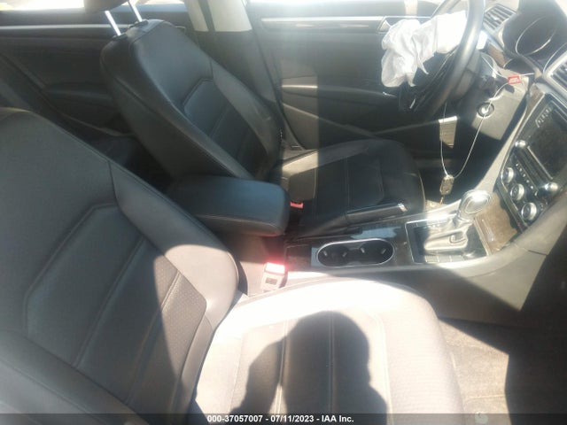 1VWBT7A36GC011348 Volkswagen Passat 1.8t Se
