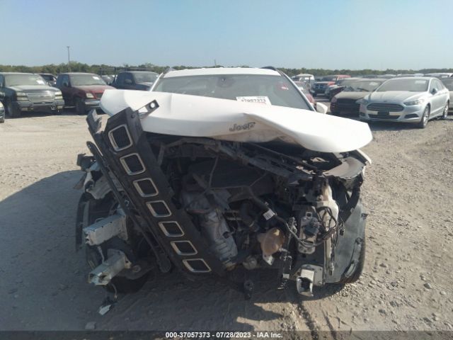 3C4NJCBB4JT460687 Jeep Compass Latitude