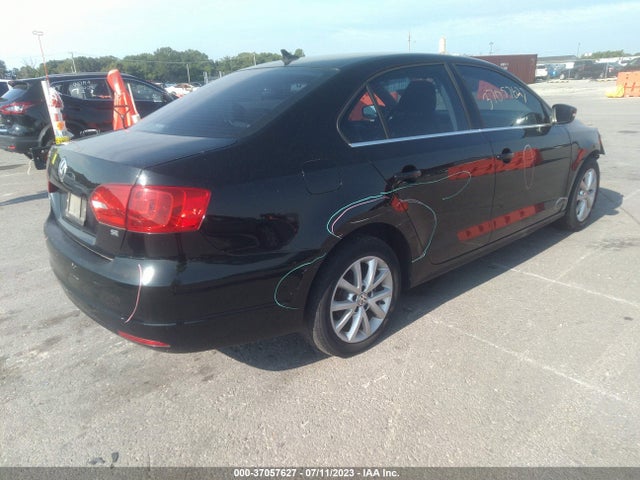 3VWD17AJ4EM409327 Volkswagen Jetta Sedan Se