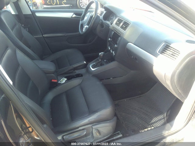 3VWD17AJ4EM409327 Volkswagen Jetta Sedan Se
