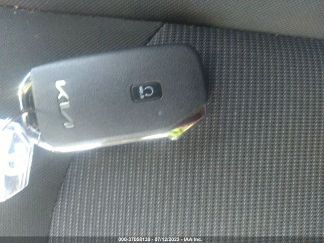 5XXG14J26NG136092 KIA K5 LXS
