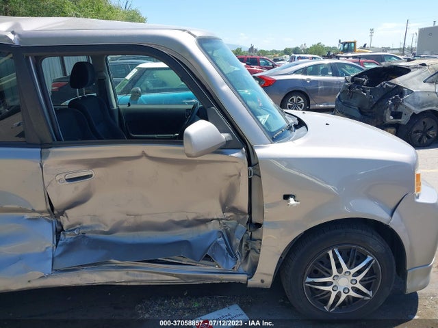 2004 SCION XB VIN: JTLKT324840132449